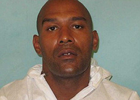 Cưỡng bức người đi đường vì thấy... giống bạn gái cũ